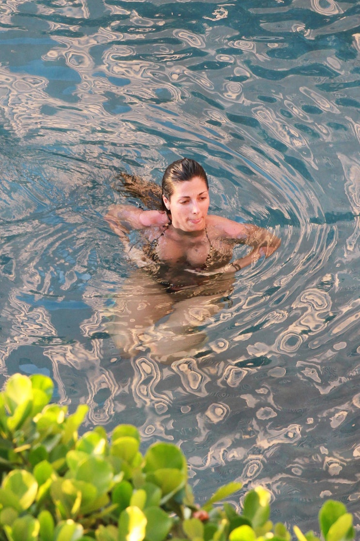 Mislabeled/unknown (Shoshanna Lonstein-Gruss?) - bikini candids